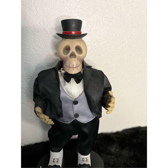 VTG 1998 Gemmy Hip Swinging Halloween Skeleton - Display Pc. Not Working - Picture 2 of 4